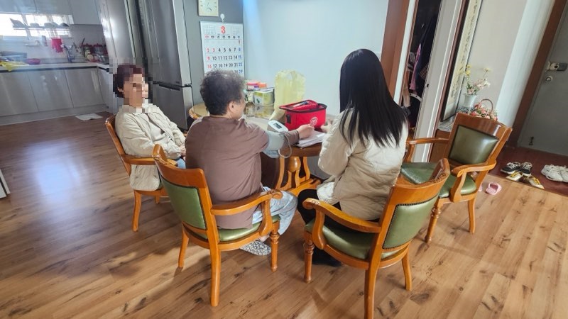 연수구 동춘3동 지역사회보장협의체는 고독사 예방을 위한 2025년 홀몸 어르신 안부확인 서비스를